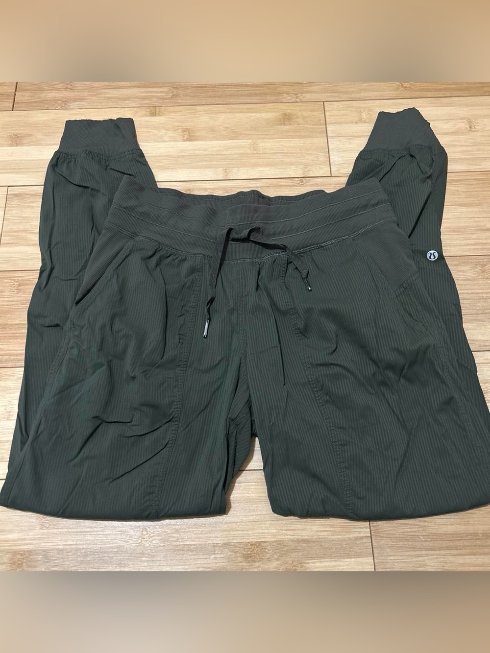 lululemon athletica women’s grey jogger Pants - Size 6